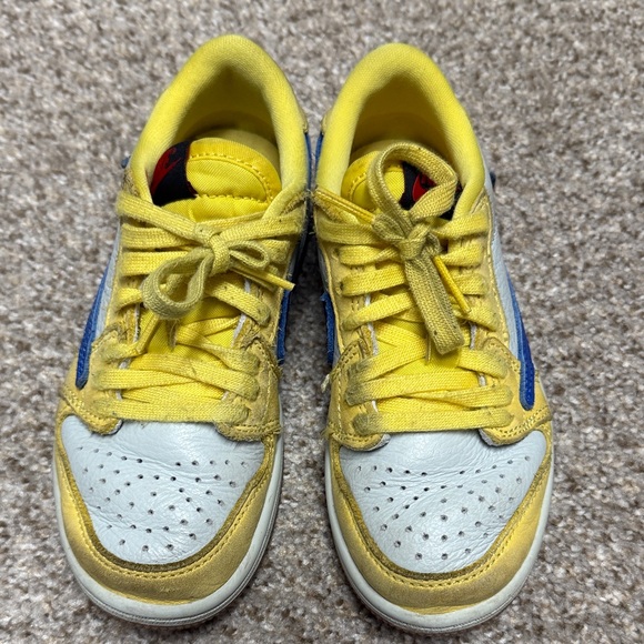 Nike Kids Sneakers in Yellow and Blue - Picture 2 of 5